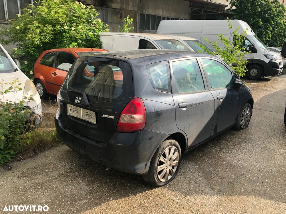 Dezmembrez Honda Jazz negru benzina 2007 - 3