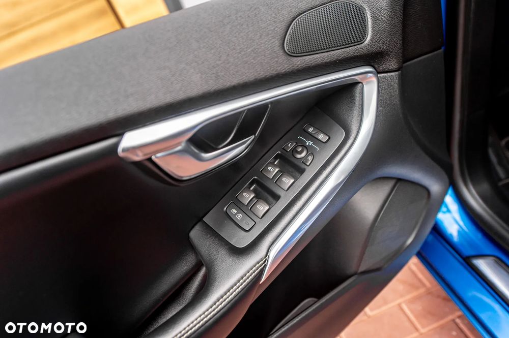 Volvo V40 D4 Geartronic RDesign - 27