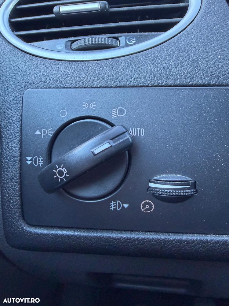 Ford Focus 1.6 TDCi DPF Titanium - 13