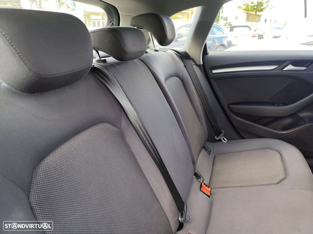Audi A3 Sportback 30 TDI Design - 22