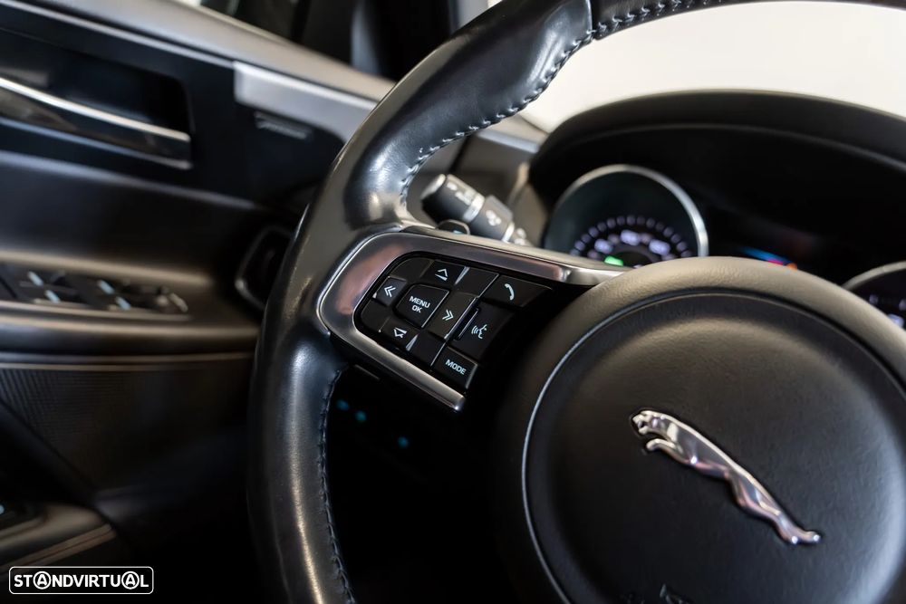 Jaguar XE - 16