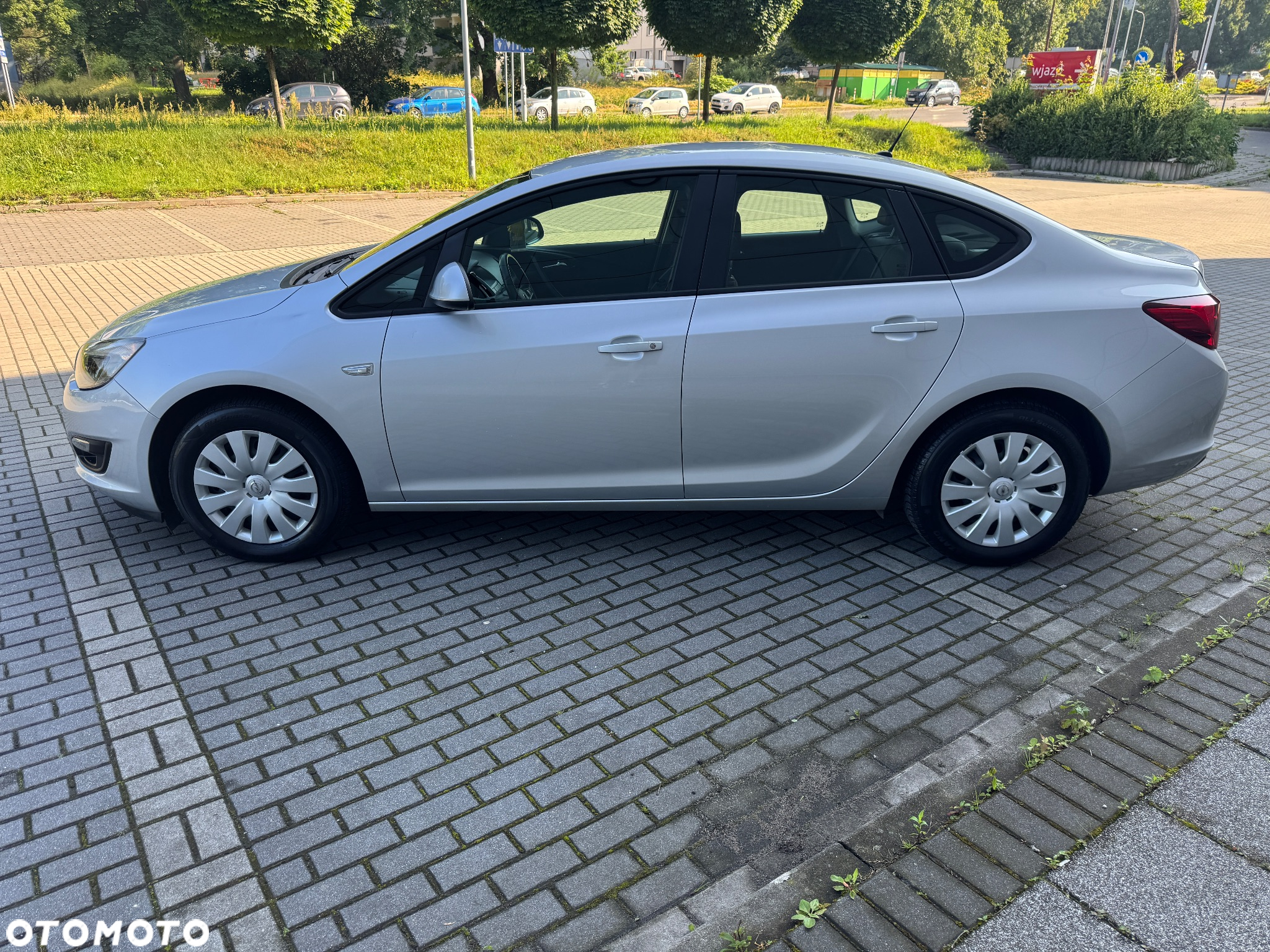 Opel Astra IV 1.4 T Business EU6 - 4