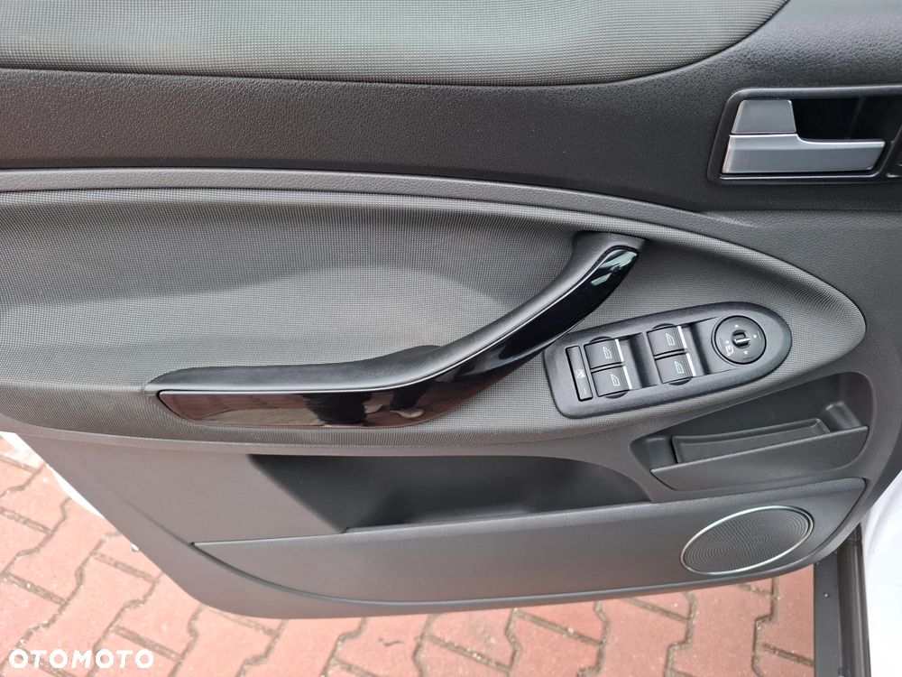 Ford Kuga 2.0 TDCi 2x4 Titanium - 16