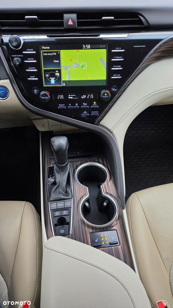 Toyota Camry 2.5 Hybrid Executive CVT - 9