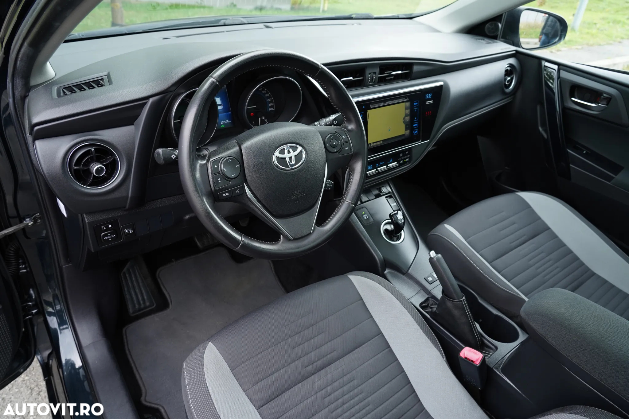 Toyota Auris 1.8 L VVT-i Hybrid Sol + - 11