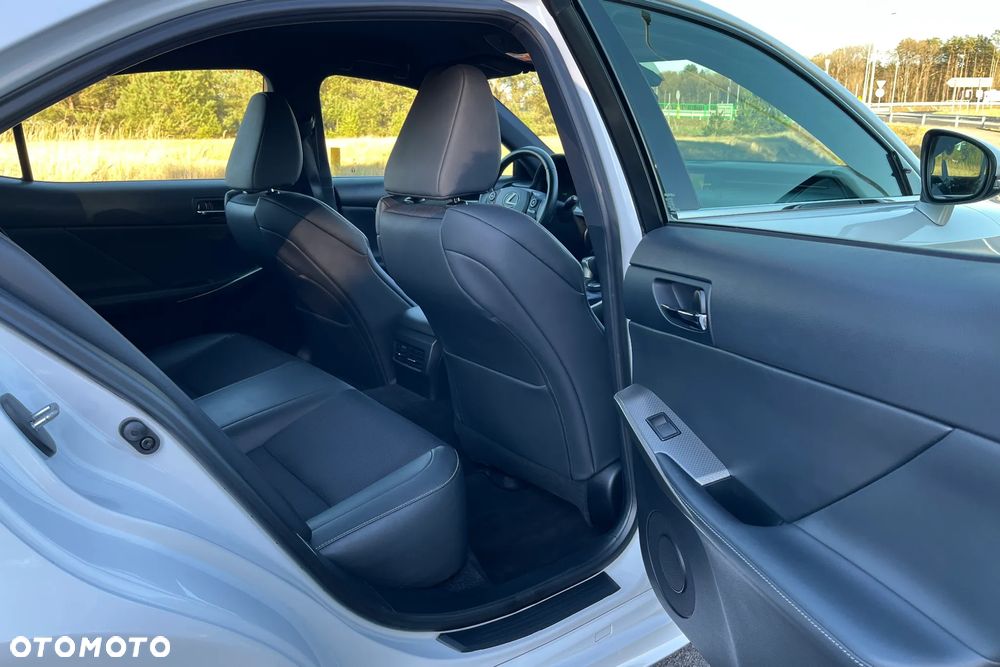 Lexus IS 300h F Sport - 22