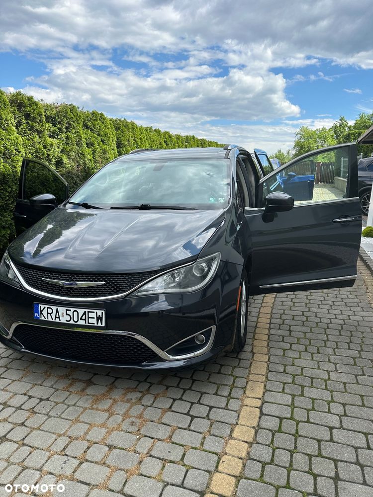Chrysler Pacifica - 10