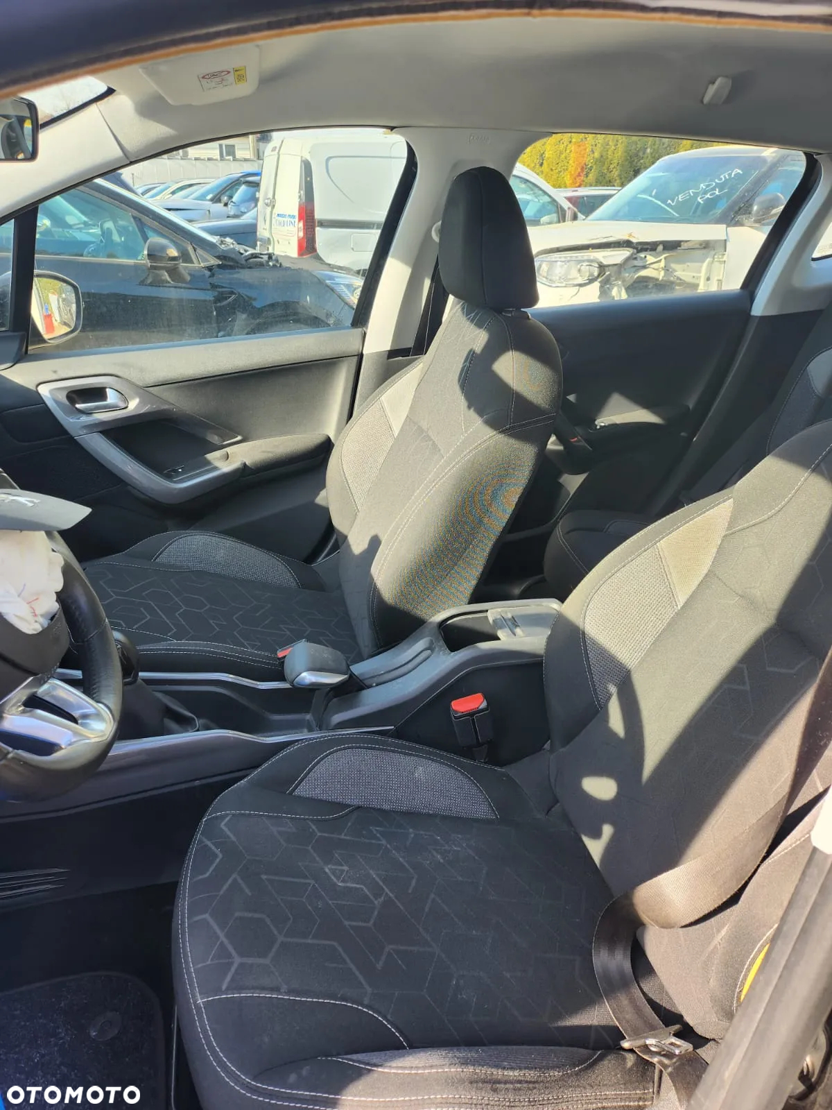Peugeot 2008 PureTech 82 Allure - 3