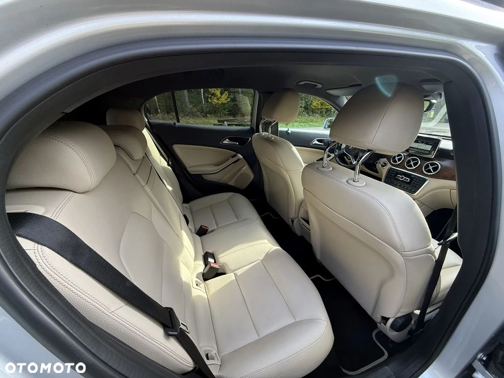 Mercedes-Benz GLA 250 4-Matic - 16