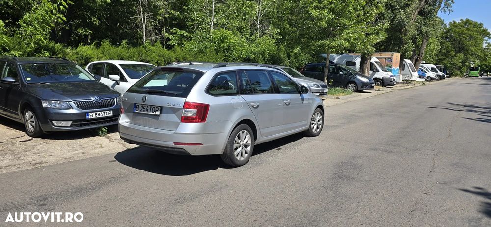 Skoda Octavia 1.6 TDI DSG Ambition - 2