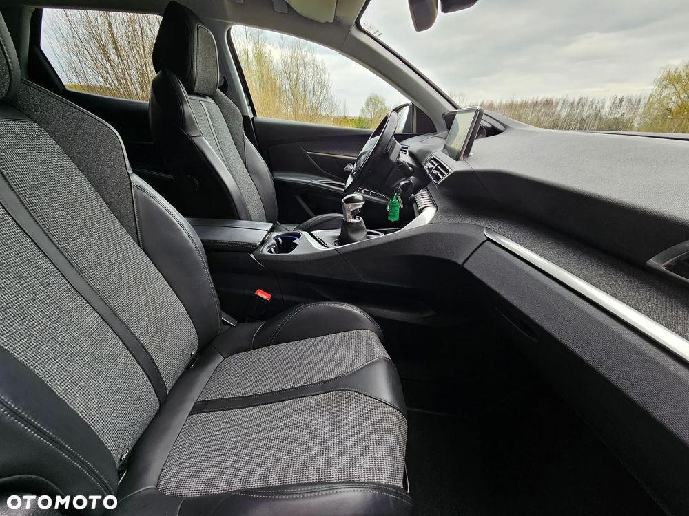 Peugeot 3008 PureTech 130 Stop & Start GPF Allure - 31