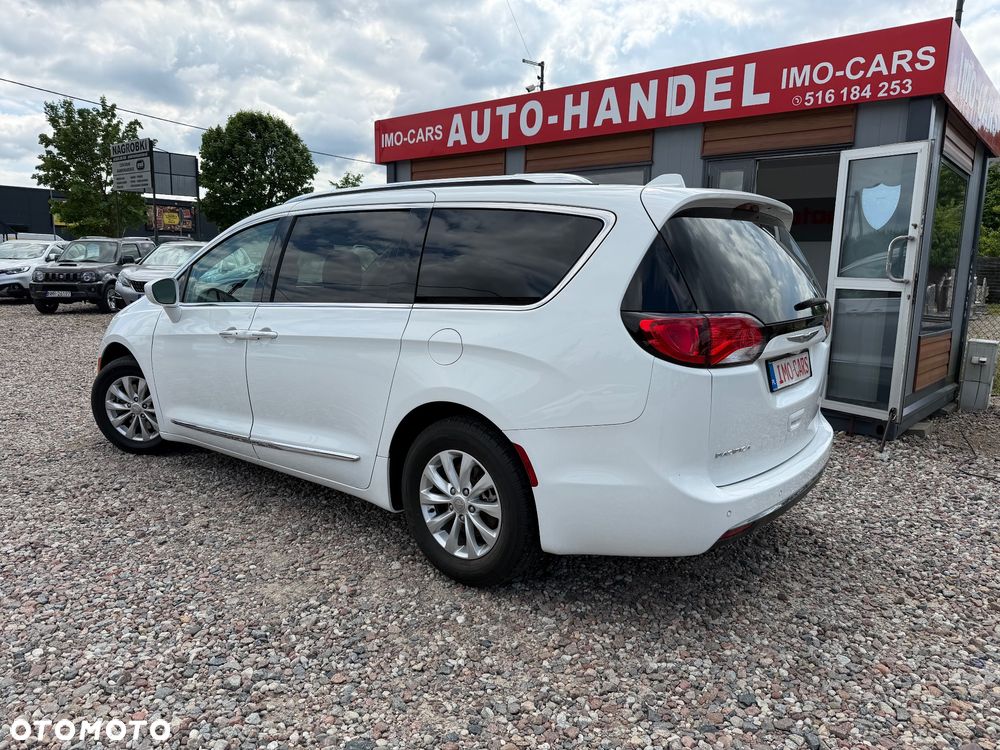 Chrysler Pacifica - 6