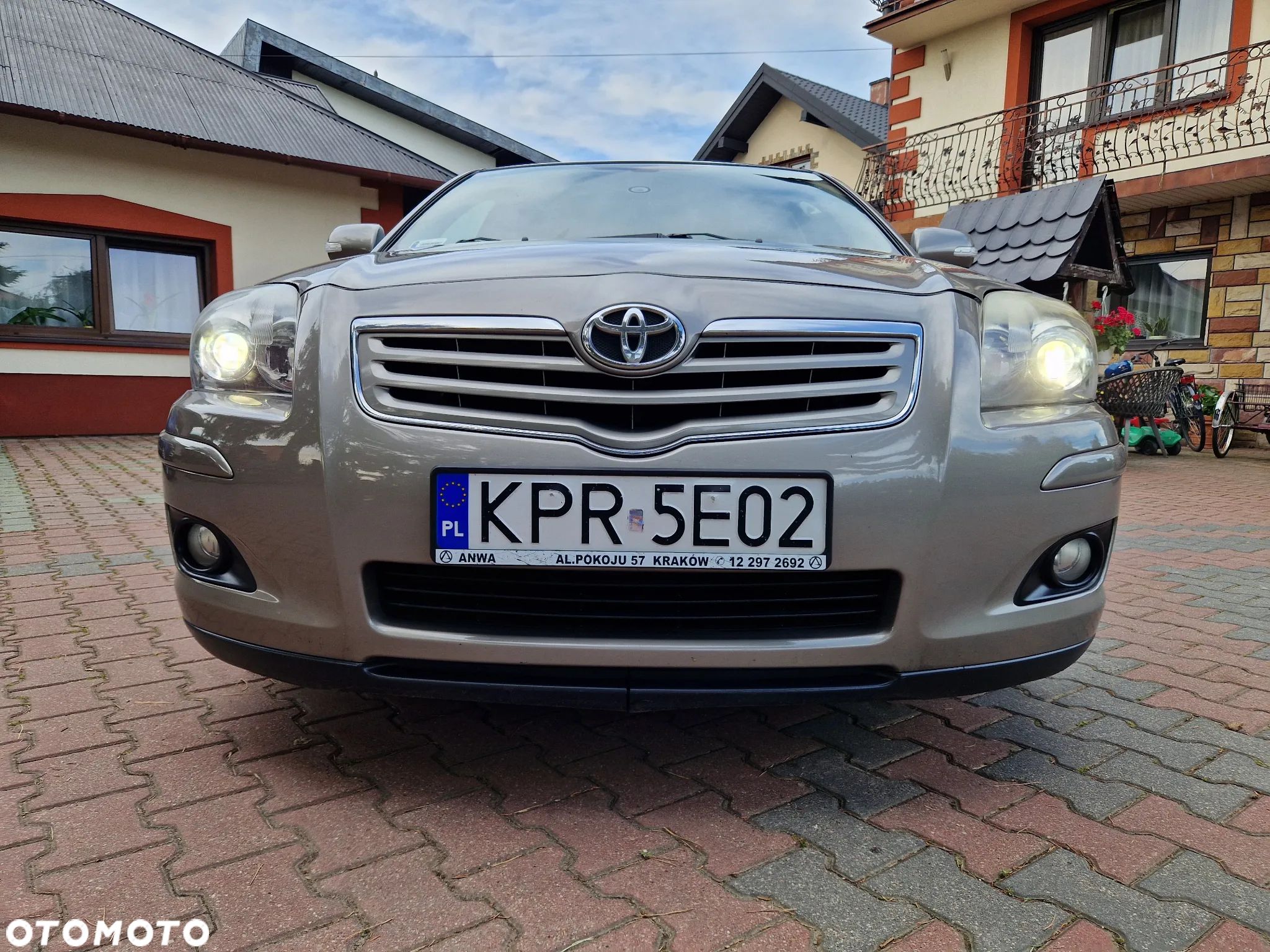Toyota Avensis 1.8 VVT-i Sol - 1