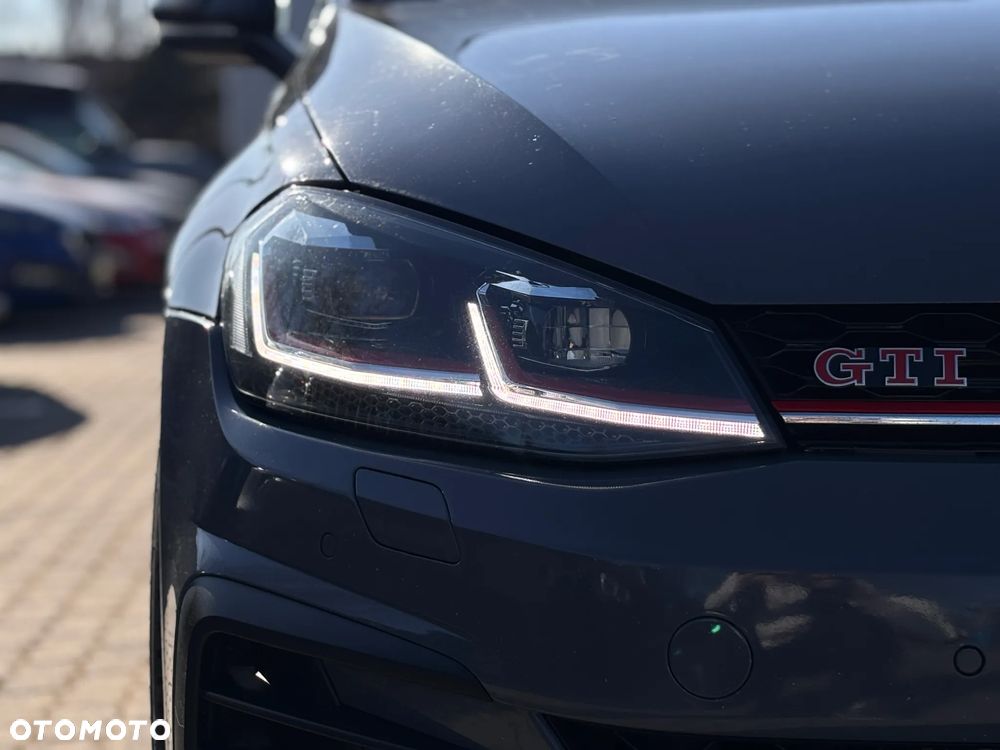 Volkswagen Golf - 11
