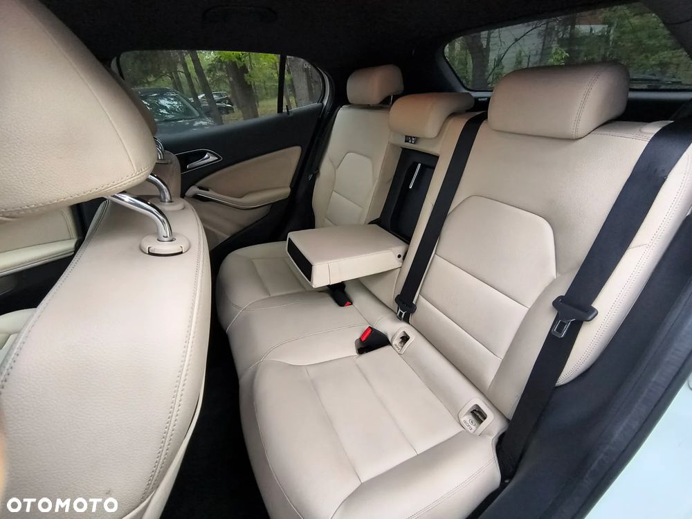 Mercedes-Benz GLA 250 4Matic 7G-DCT Activity Edition - 26