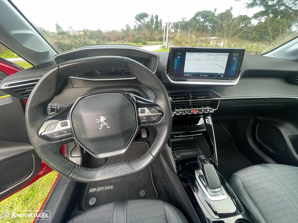 Peugeot e-208 Allure - 31