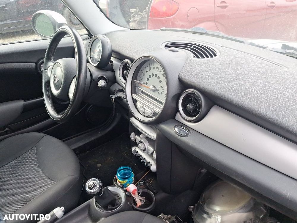 Dezmembrez Mini Cooper 1.6 benzina - 5