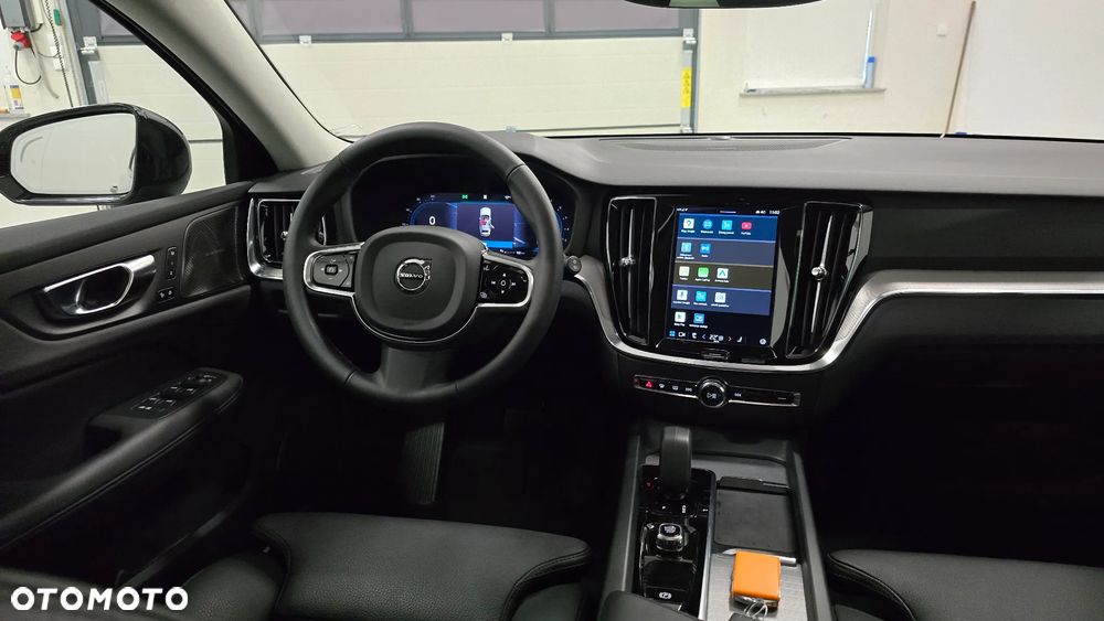 Volvo V60 B4 B DKG Plus Dark - 7