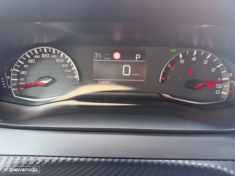 Peugeot 2008 1.2 PureTech Allure EAT8 - 25
