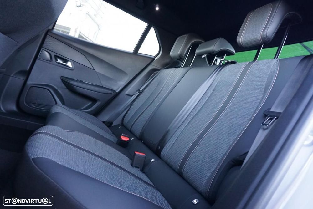 Peugeot e-2008 54 kWh Allure - 7