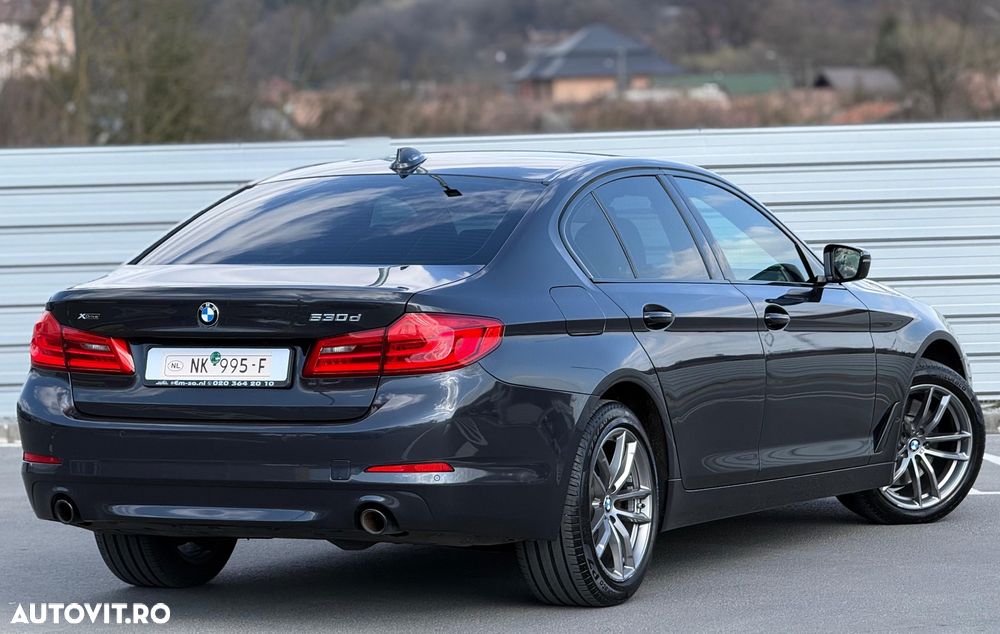 BMW Seria 5 530d xDrive AT - 2