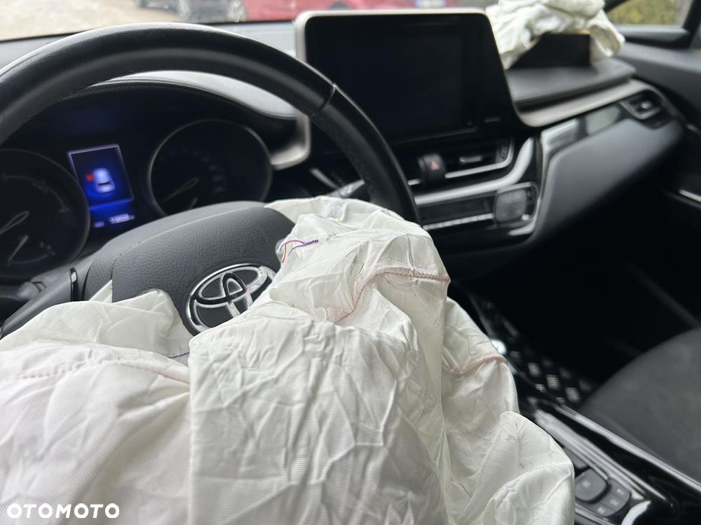 Toyota C-HR - 12