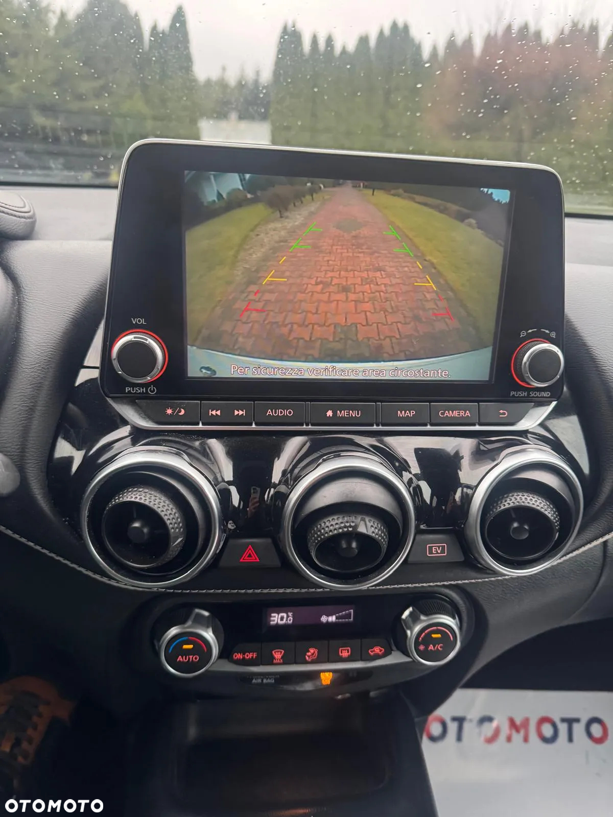 Nissan Juke 1.6 Hybrid 4AMT Premiere Edition - 9