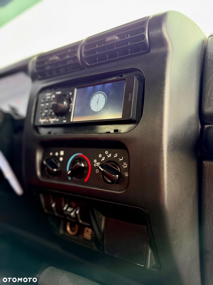 Jeep Wrangler - 32