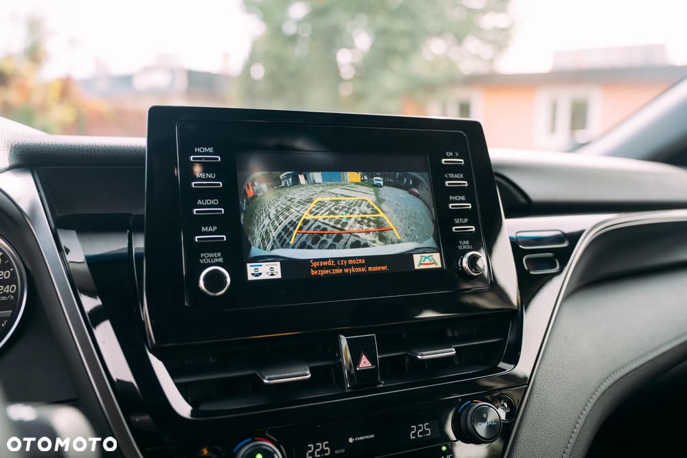 Toyota Camry - 17