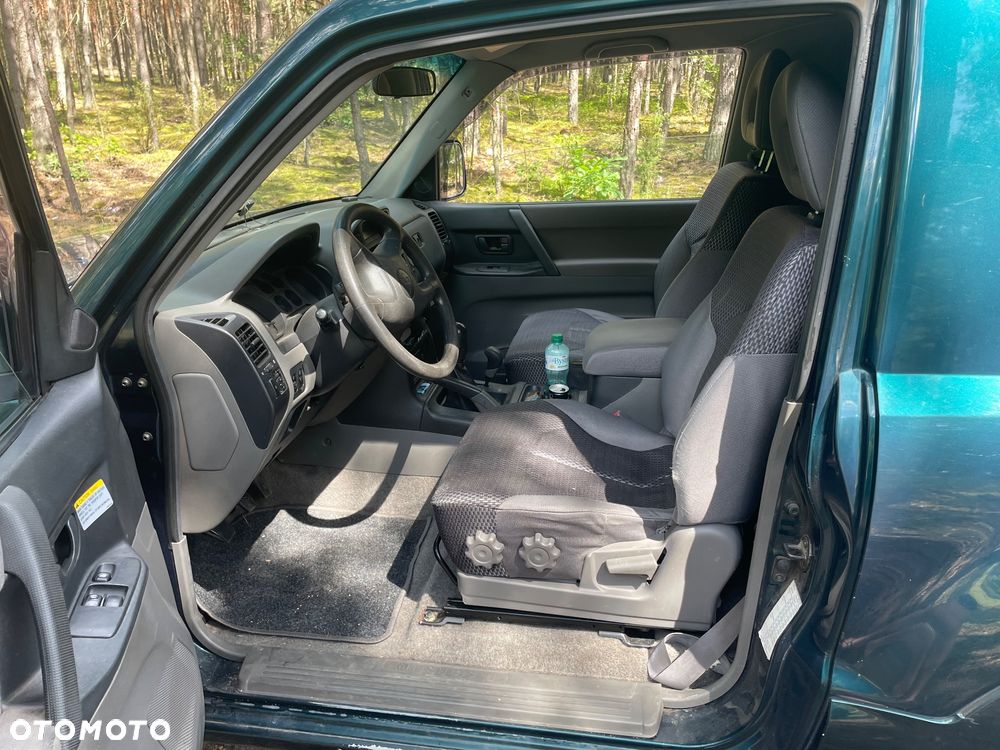 Mitsubishi Pajero - 10