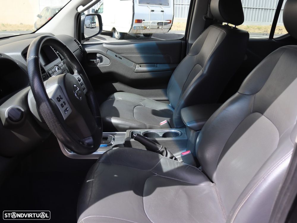Nissan Navara 3.0 dCi V6 CD LE AT 4WD - 7
