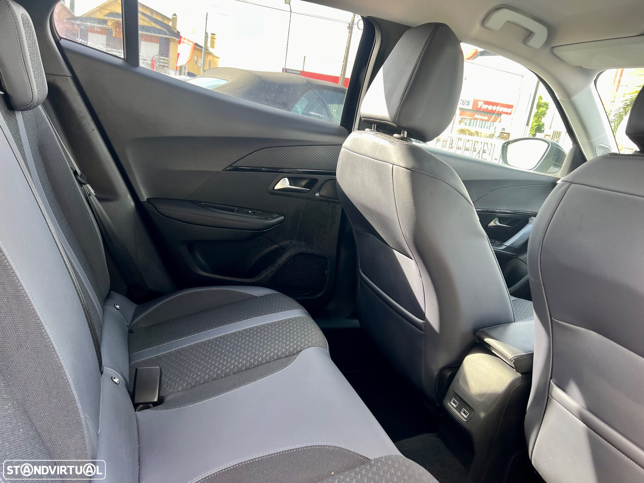 Peugeot 2008 1.5 BlueHDi Allure Pack EAT8 - 19