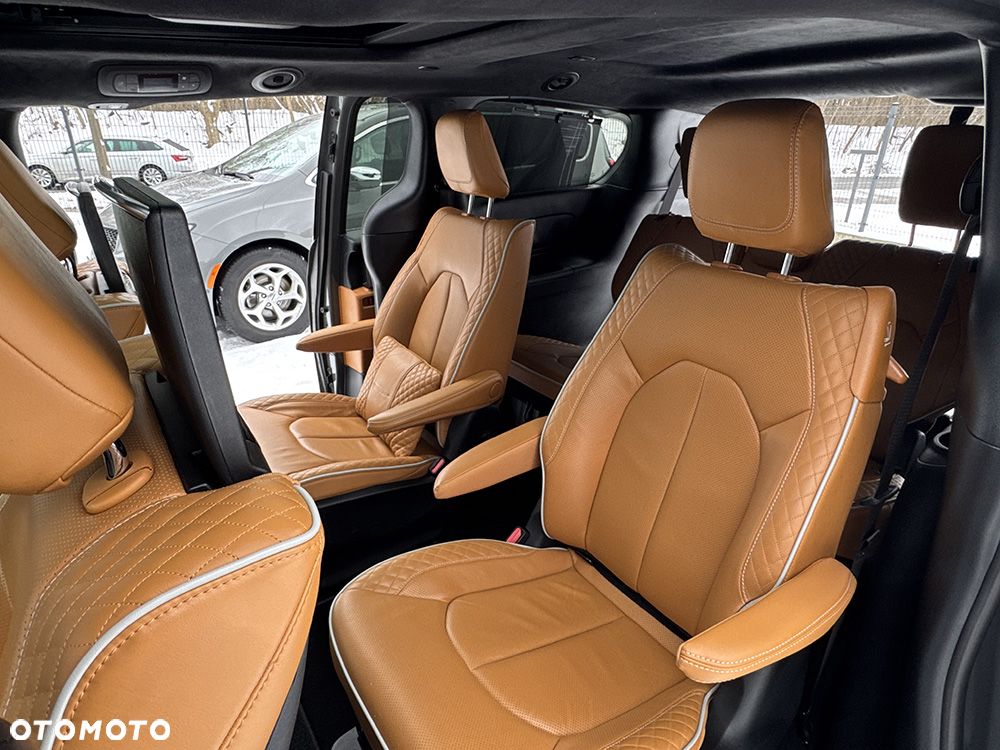 Chrysler Pacifica - 17