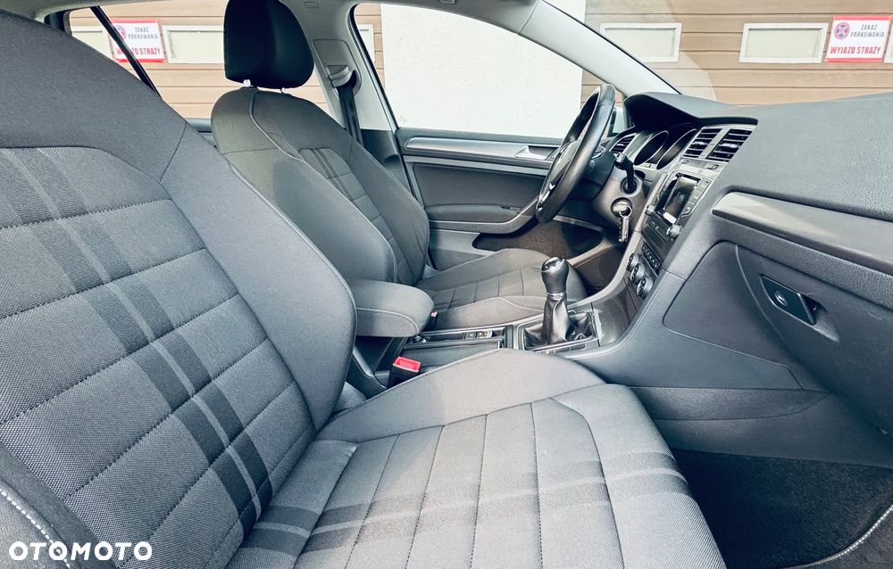 Volkswagen Golf - 22