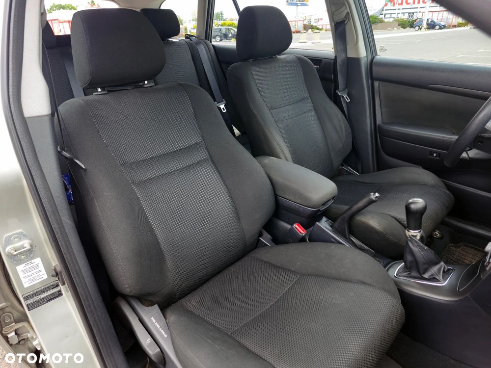 Toyota Avensis 1.8 VVT-i Sol - 11