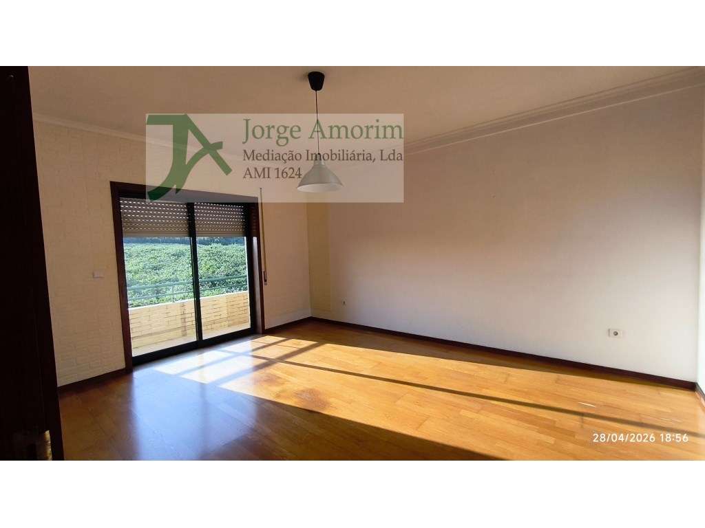 Habitação 'T0+1'. Lugar de garagem. Transportes à porta. Metro a 30... - Grande imagem: 4/11