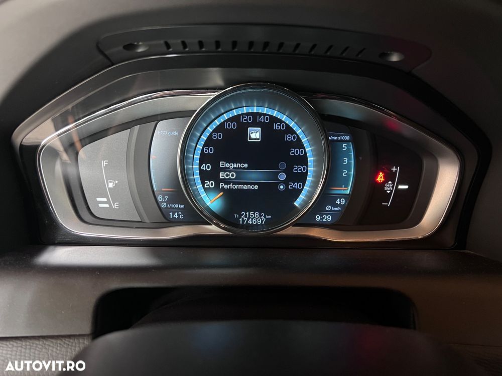 Volvo XC 60 D4 Momentum - 12