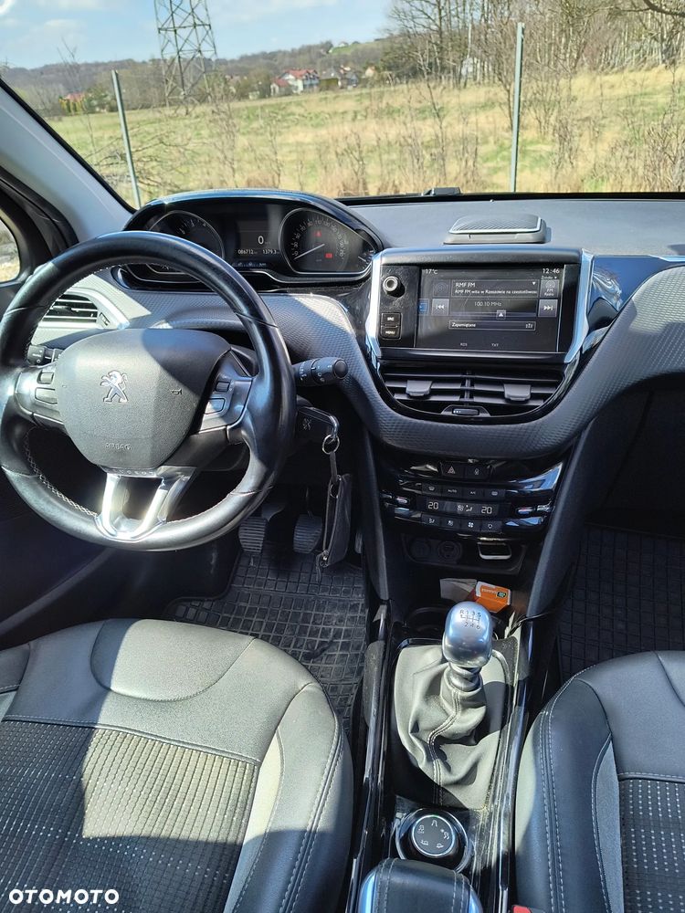Peugeot 2008 1.2 Pure Tech Allure S&S - 5