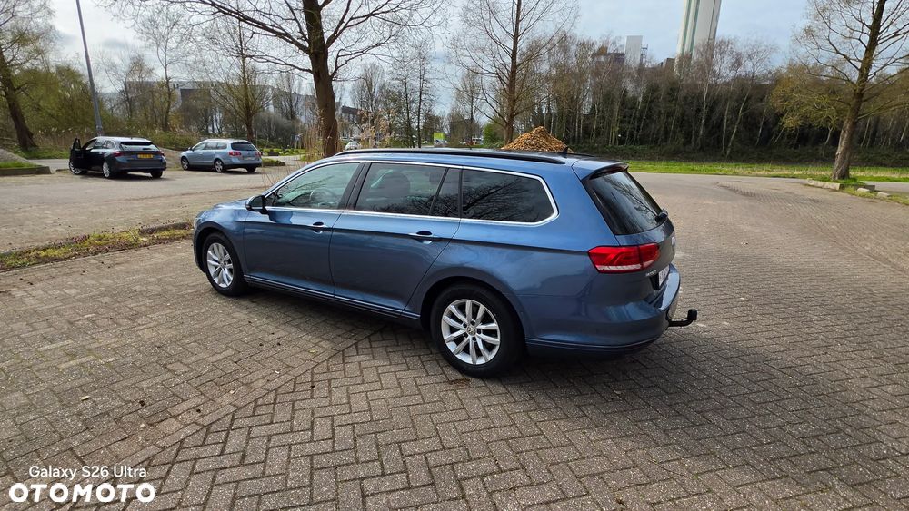 Volkswagen Passat - 1