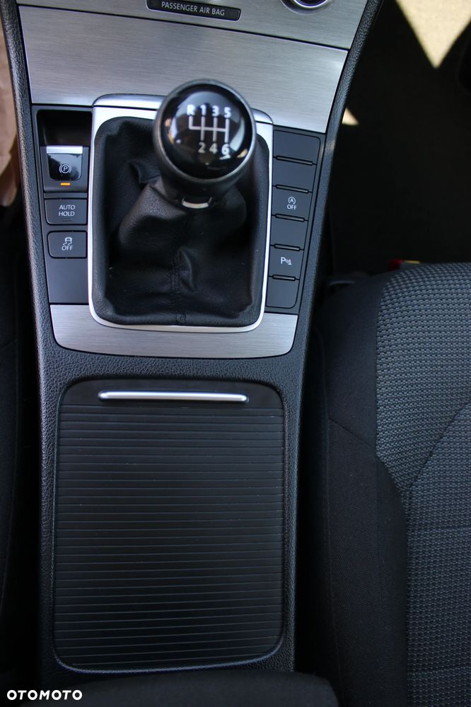 Volkswagen Passat 1.6 TDI BlueMotion - 29