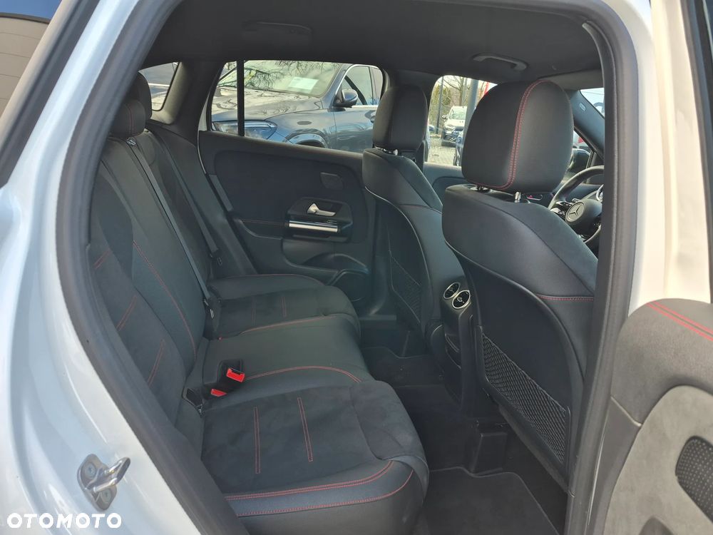 Mercedes-Benz GLA 200 AMG Line - 25