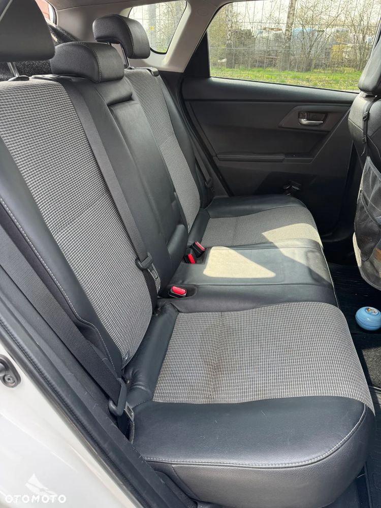 Toyota Auris 1.8 HSD Luna - 14