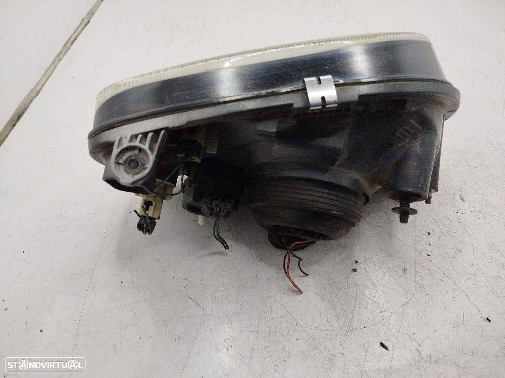 Farol/ Otica Dianteiro Esq Nissan Micra Ii (K11) - 4