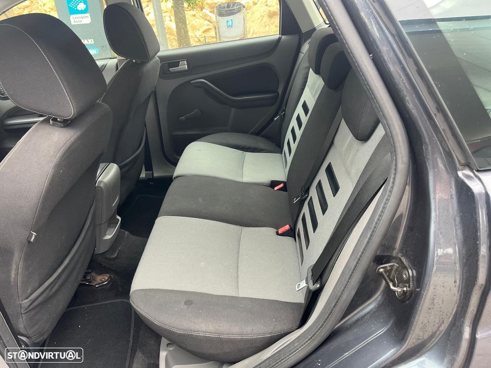 Ford Focus SW 1.6 TDCi Connec. - 9