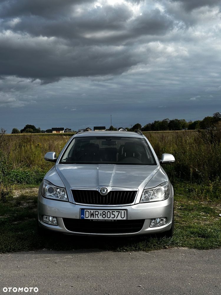 Skoda Octavia Combi 2.0 TDI DPF DSG Elegance - 2