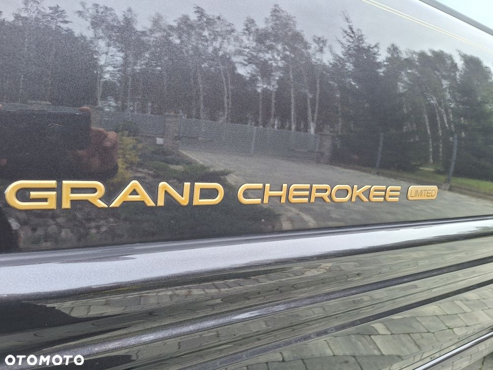 Jeep Grand Cherokee - 32