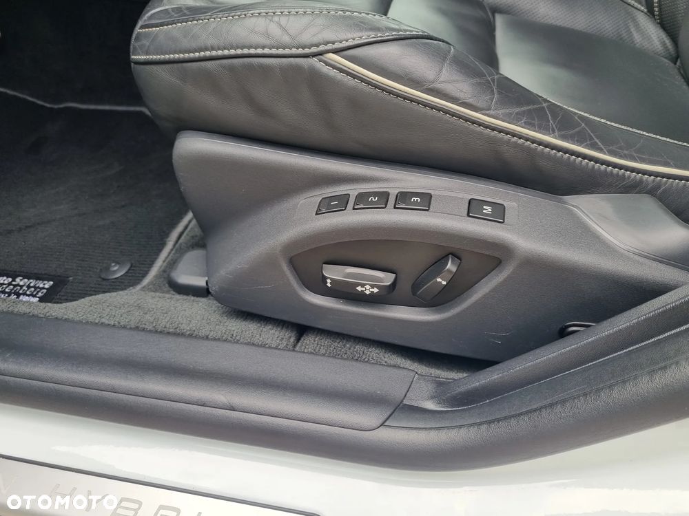 Volvo V60 D6 AWD Plug-in Hybrid R-Design Summum - 24