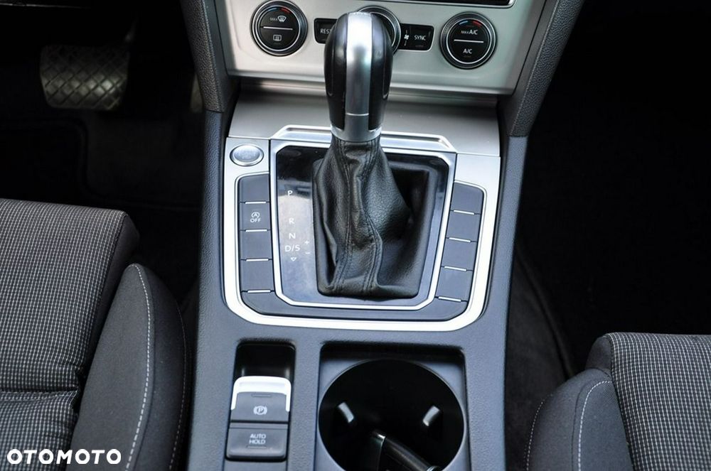 Volkswagen Passat Variant 2.0 TDI BMT Highline - 34