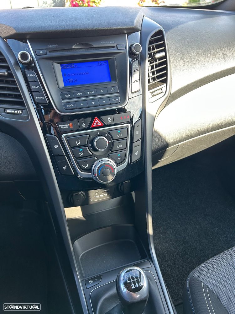 Hyundai i30 1.6 CRDI Blue Comfort J16 - 4