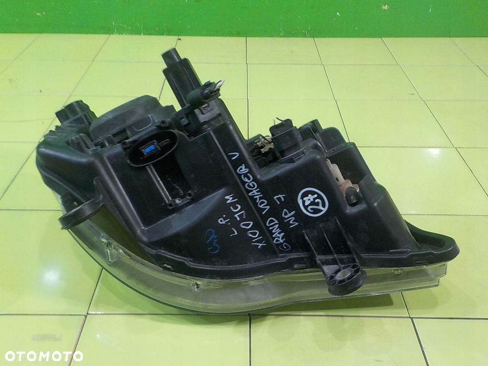 GRAND VOYAGER IV LIFT 2.8CRD AUT 07r 5D XENON lampa lewa przod 05113343AD - 5